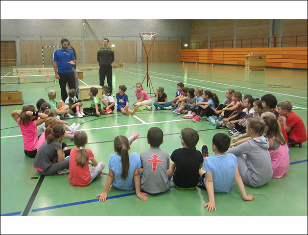 Grundschulaktionstag: Zweitklässler im Handballfieber 