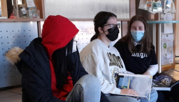 Klasse 7R2 zu Gast in der Bücherei in Birkenfeld