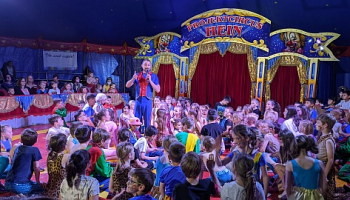 Manege frei – unsere Grundschüler unterm Zirkuszelt!