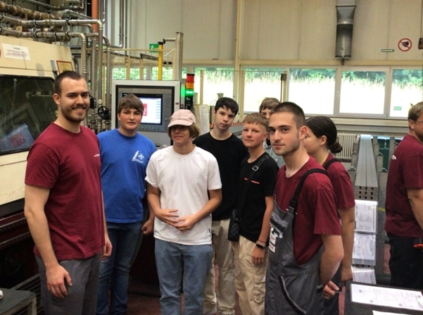 Faszination Technik.  Ein Werkstatttag der Extraklasse bei der Firma Schneeberger. 