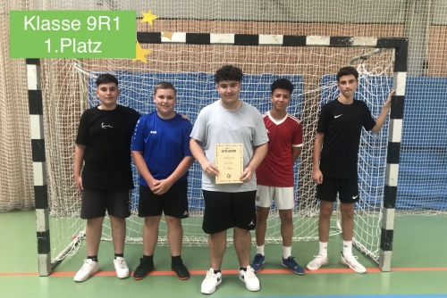 Anpfiff!!! Der Ball rollt wieder…