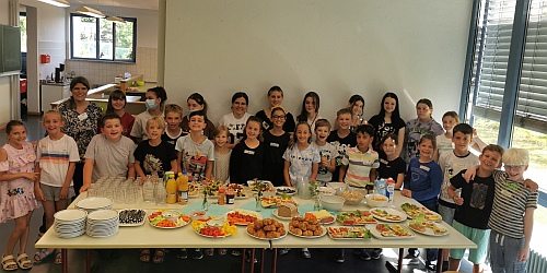 Lustige Brotgesichter, Knabbergemüse und andere Leckereien