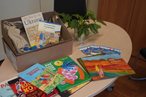 Ladies' Circle 50 Pforzheim spendet Bücherbox für unsere ukrainischen Kinder