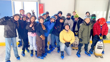 ADVENTure on Ice: Die Klassen 6 stürmen die Eisfläche