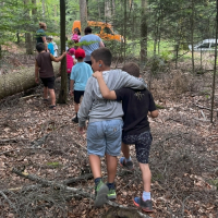 Spannender Waldausflug der Klasse 1b