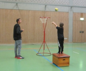 Zielwerfen auf den Korb