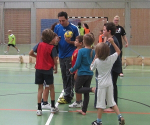 Daniel Akyol eröffnet das Abschlussspiel