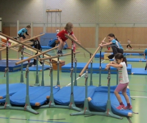 Klettern an den Barren 02